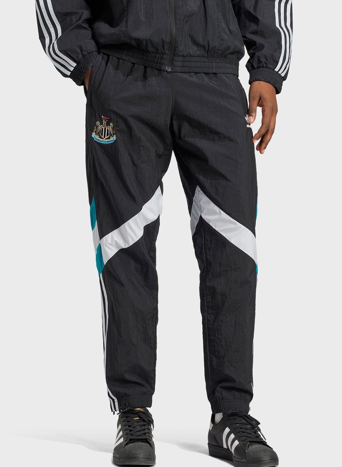 ★人気★ ADIDAS originals JOGGERS DISTRESSED 5FT2215 Shop adidas Originals Distressed Joggers KC8822-LTGRYHEATHER