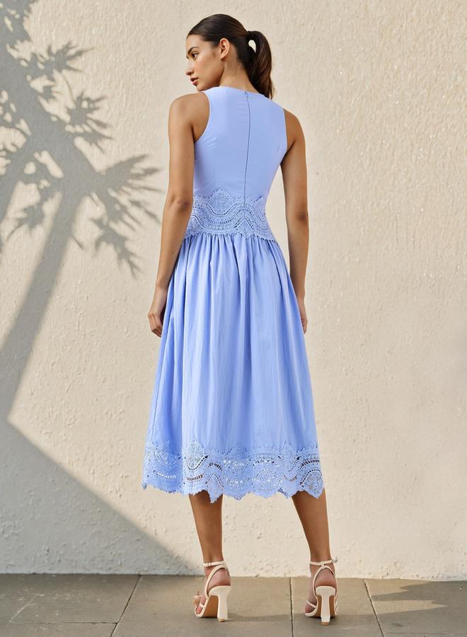 تواكستريمز فستان ميدي بدون أكمام بتفاصيل دانتيل - Image 3