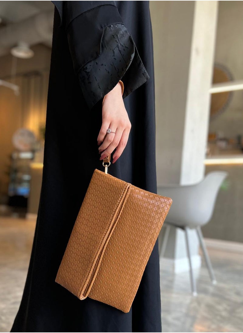 Generic - Leather pouch bag with elegant design with a wrist handle and a shoulder strap - Image 1