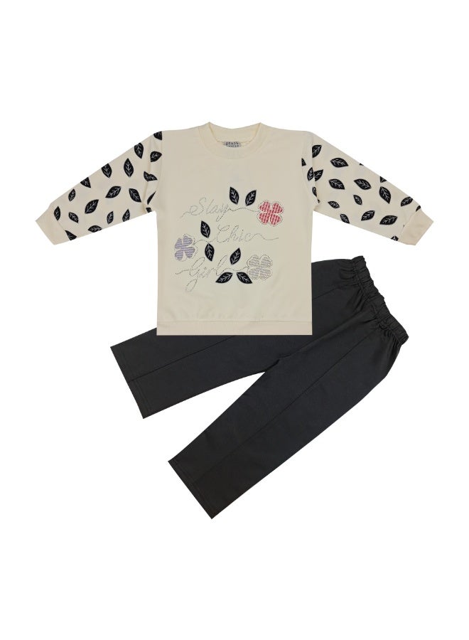 طقم سويت شيرت وبنطال بطبعة فراشات للبنات، بلوزة كريمية اللون وبدلة كاجوال بأكمام طويلة مع بنطال بخصر مطاطي، مناسب للأعمار من 3 إلى 9 سنوات - Image 1