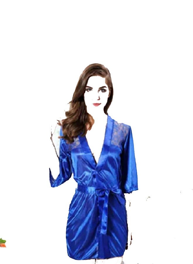 رداء نوم نسائي من الدانتيل وأكمام قصيرة من الساتان.  - Image 1
