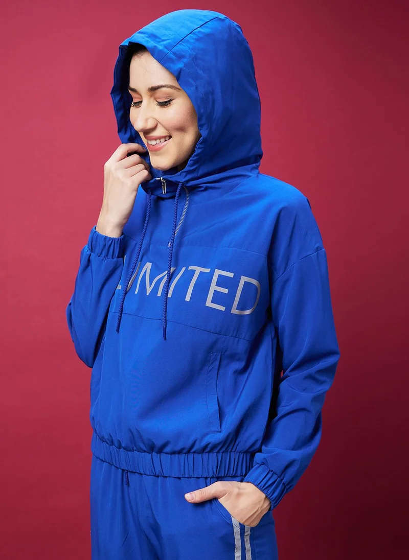 جلو باص جاكيت بومبر نسائي بطباعة جرافيك وشريط عاكس من جلوبس