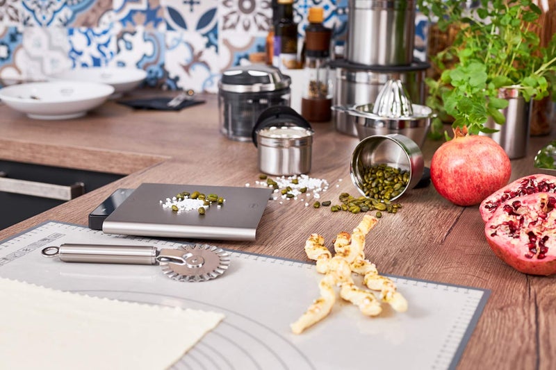 RÖSLE Rosle 12802 Stainless Steel Manual Citrus Lemon Reamer & Juicer with Strainer - Image 4