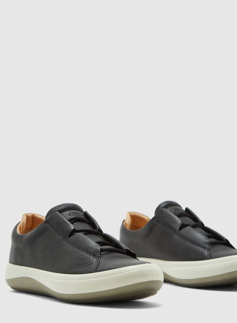 ECCO Low Top Sneaker