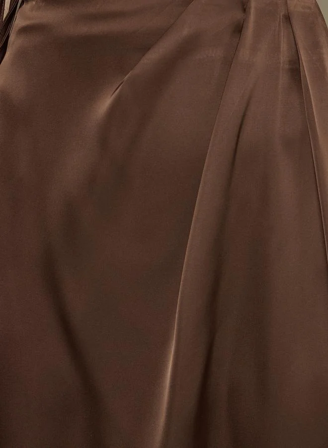 Styli Pleated Satin Midi Skirt with Side Slit Detail