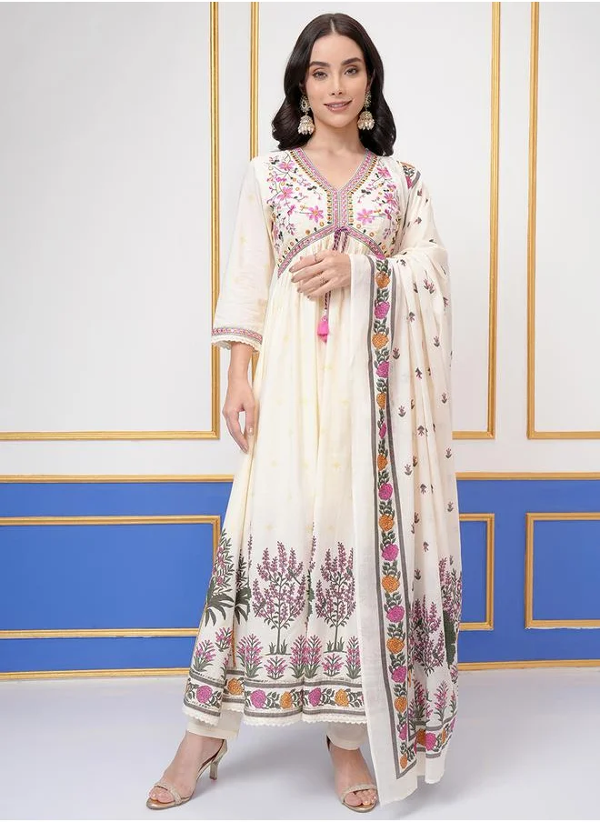 فيشود Floral Printed Thread Work Pure Cotton Empire Kurta, Trouser with Dupatta by Styli