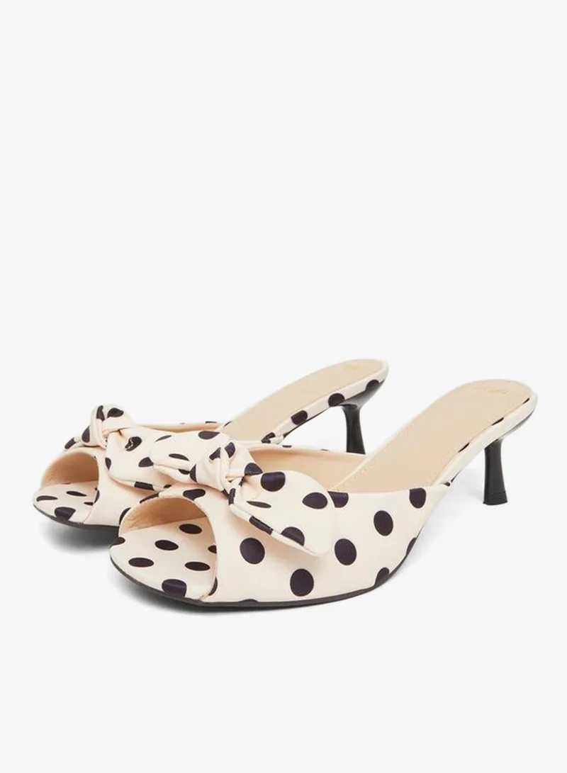 ستايلي صندل بكعب قطة وطبعة نقاط بولكا