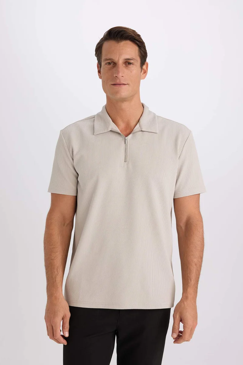ديفاكتو Regular Fit Half Zip-Up Pleated Polo T-Shirt