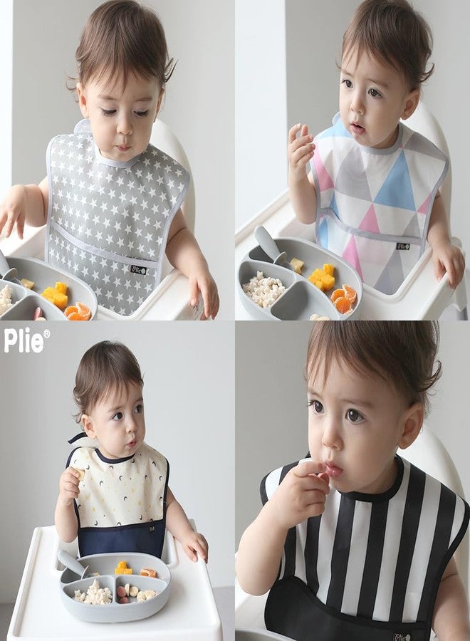 بليي مرايل Plie المقاومة للماء للبنات والأولاد، مريلة SuperBib للأطفال الرضع والصغار من عمر 6 إلى 24 شهرًا، قطعة أساسية لا غنى عنها لتناول الطعام - لون أزرق داكن بنقشة قلب - Image 5