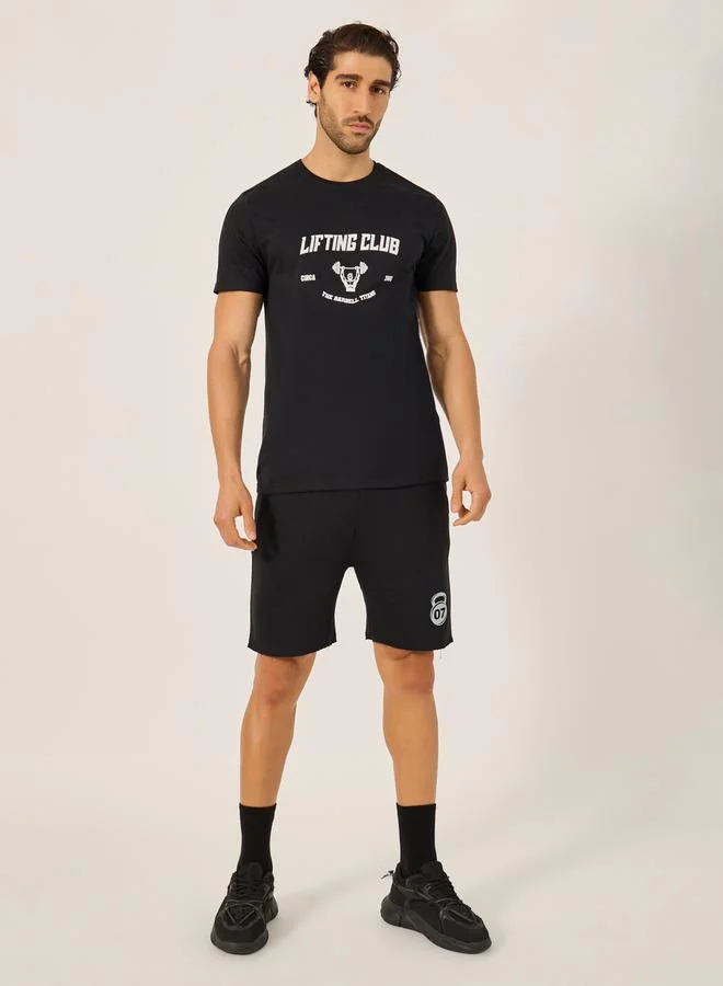 Styli Graphic Print Raw-Edge Hem Shorts