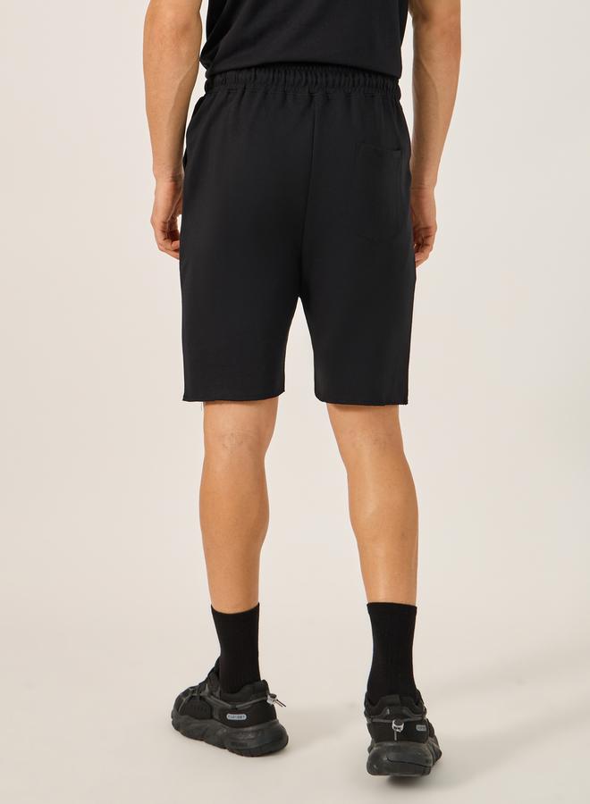 Styli Graphic Print Raw-Edge Hem Shorts  - Image 5