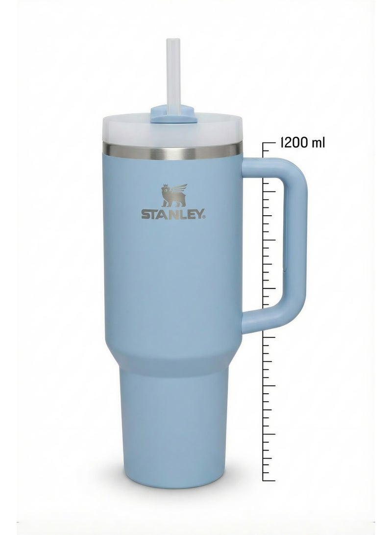 ستانلي كوب حراري معزول ستانلس ستيل سعة 1200 مل مع مقبض وشاليموه - مج سفر كبير لحفظ المشروبات الساخنة والباردة لساعات طويلة - تصميم مناسب لحامل أكواب السيارة - للمنزل والعمل والجيم - Image 3