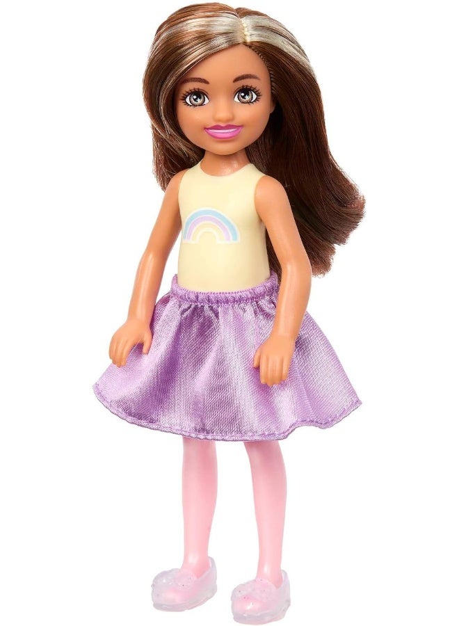 Barbie Cutie Reveal Cozy Cute Tees Series Chelsea Doll & Accessories, Plush Lion, Brunette Small Doll - Image 2