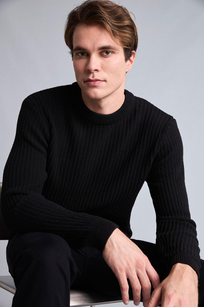 DeFacto Black Man Standard Fit Crew Neck Knitwear Pullover Casual - Image 1