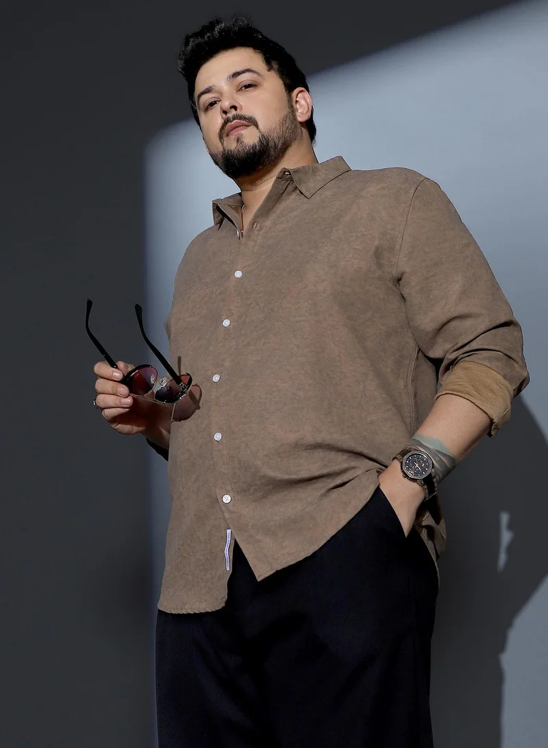 Instafab Plus Instafab Plus Men Mono-Fluid Imprint Shirt | Spread Collar , Long Cuffed Sleeve | Button Closure , Curved Hem | Abstract Print Woven Fabric For Casual & Daily Wear | Ash Brown