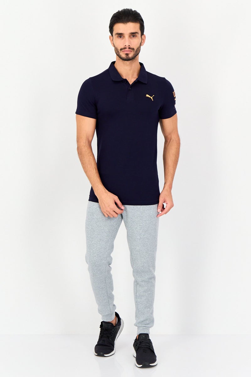 PUMA قميص بولو قصير الأكمام للرجال بتصميم ضيق مع شعار العلامة التجارية، أزرق داكن - Image 2