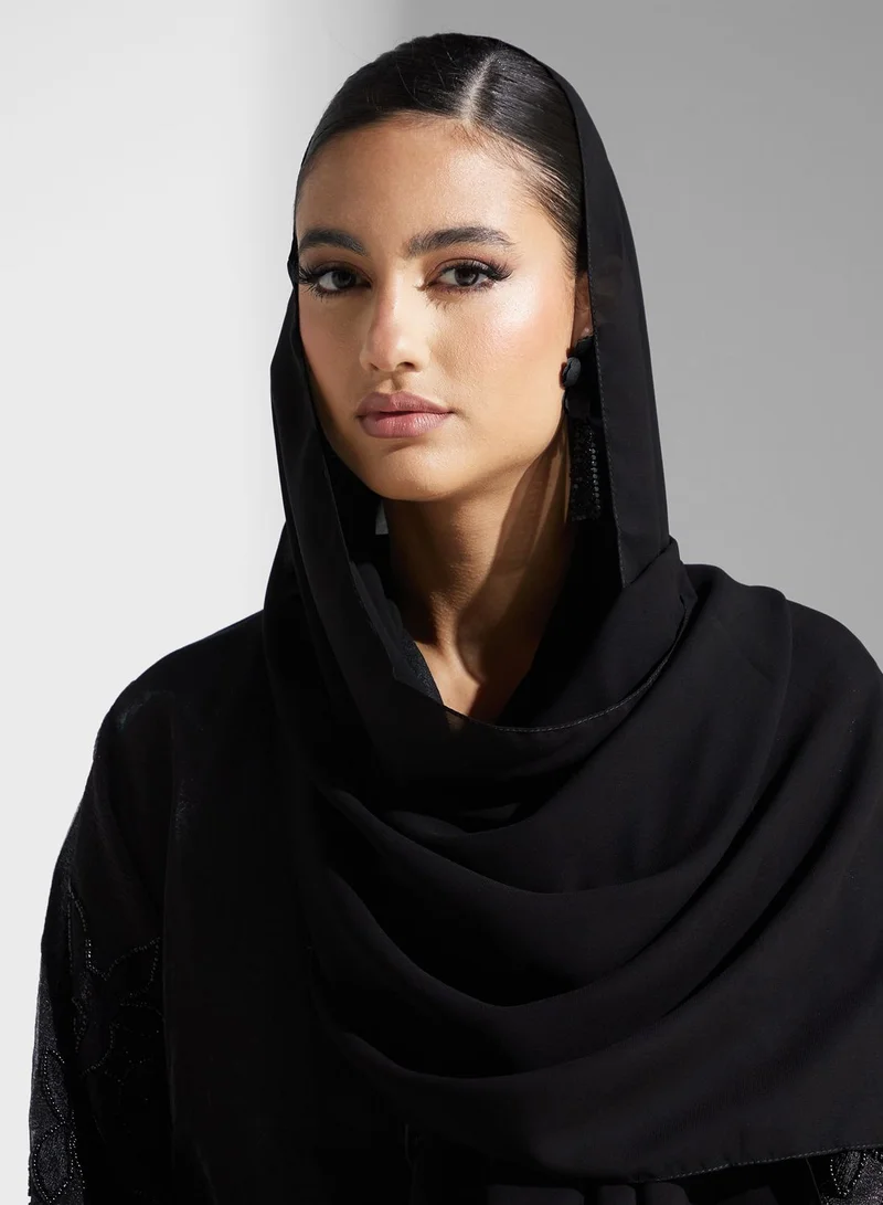 hayas closet Embroidered V-Neck Abaya