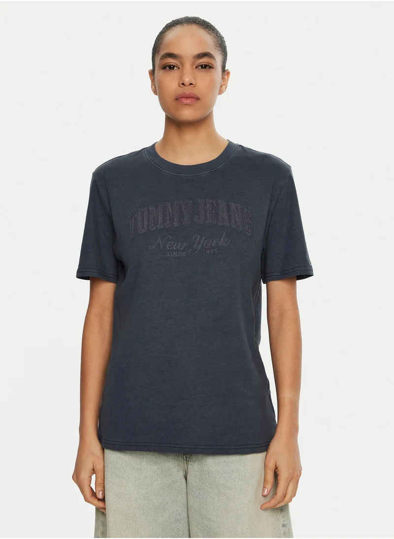 TOMMY JEANS Crew Neck Graphic T-Shirt