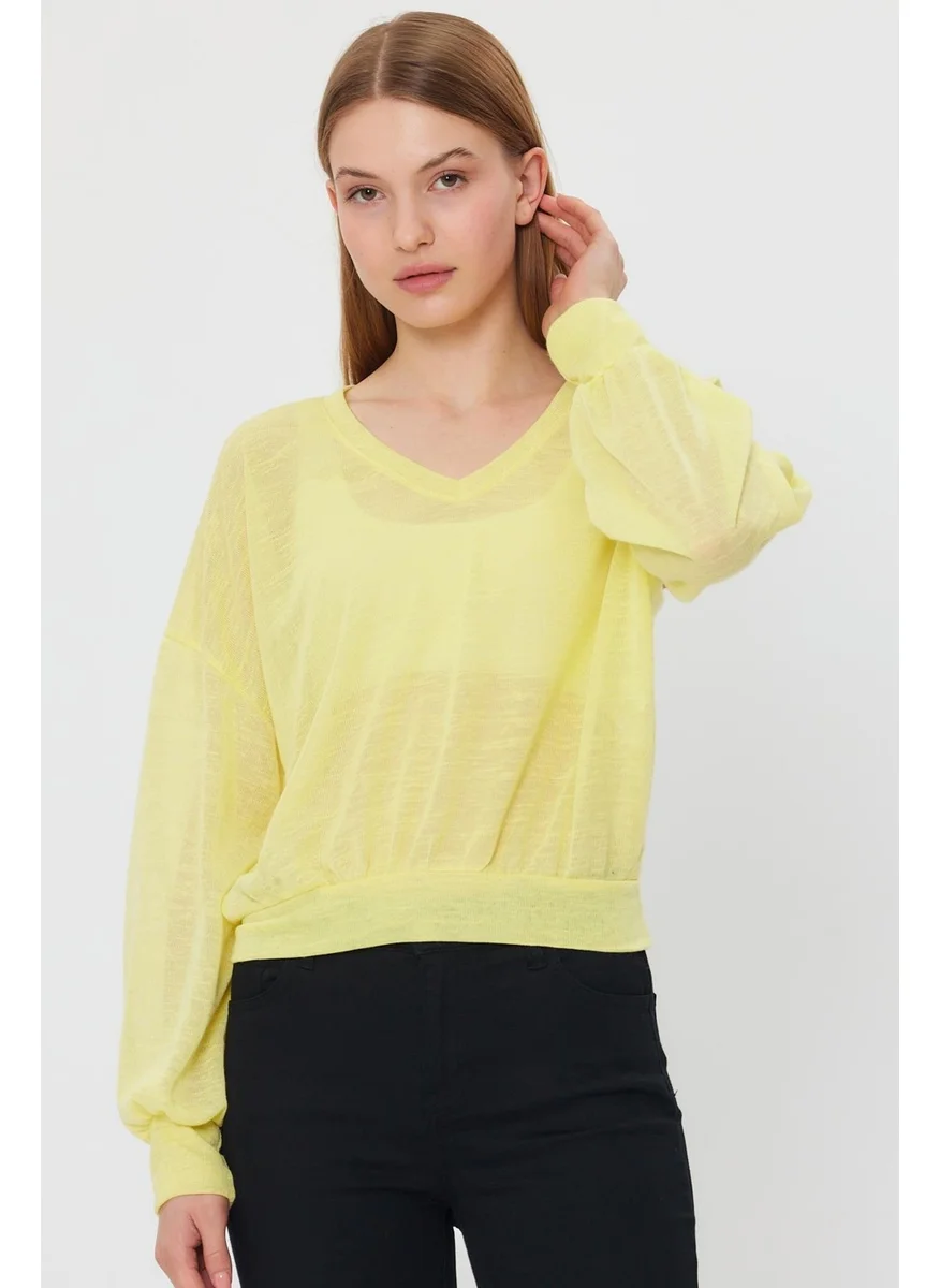 Alexander Gardi V-Neck Bat Sleeve Blouse (B21-30505)