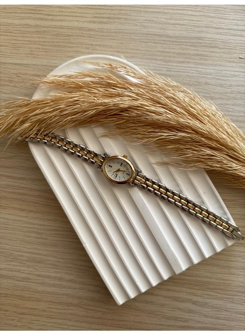 QUARTZ Retro Minimal Straw Strap Vintage Women's Wristwatch  - Image 2