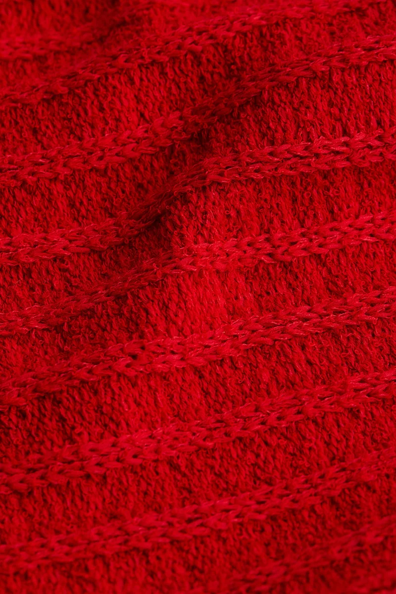 اتش اند ام بلوزة بشرائط كتف من نسج مرن