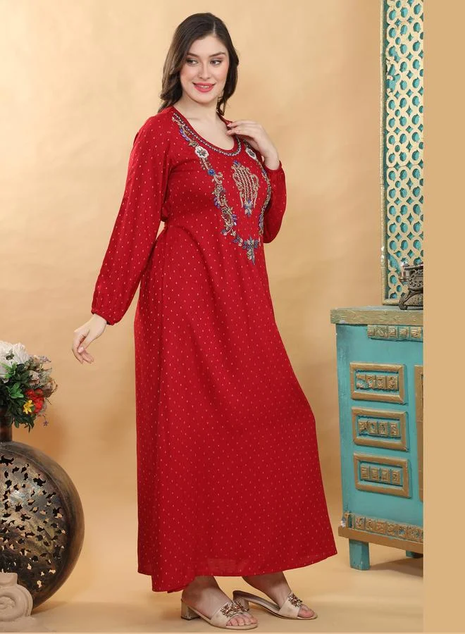 مكسيم كريشن جلابية طويلة بتفاصيل بارزة الملمس ونقشة دوبي