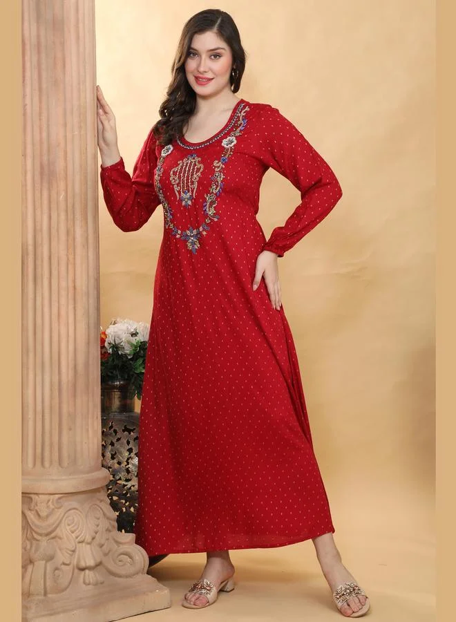 مكسيم كريشن جلابية طويلة بتفاصيل بارزة الملمس ونقشة دوبي