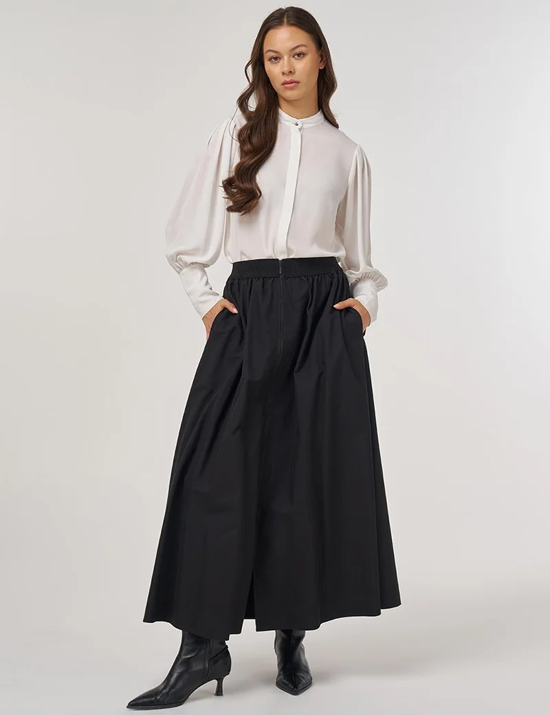 Kayra تنورة بخصر مطاطي وإغلاق بسحاب باللون الأسود