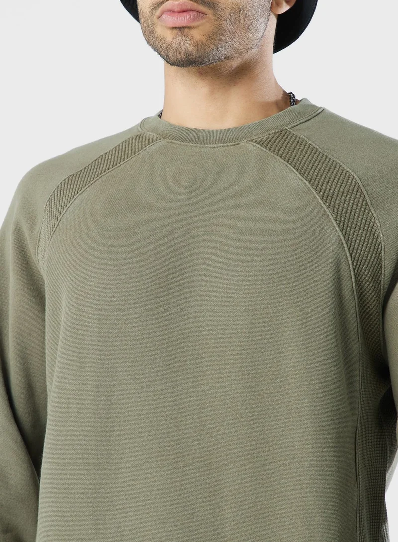 Champion Essential Sweatshirt