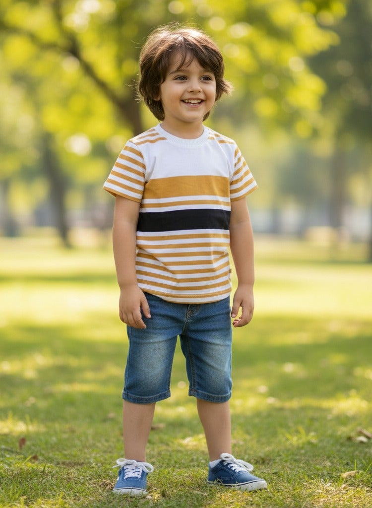 A trendy T-shirt with stylish stripes. Short-sleeved crew neck T-shirt - Image 1