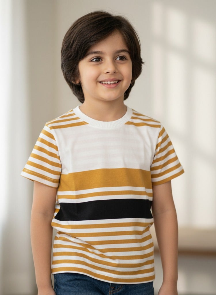 A trendy T-shirt with stylish stripes. Short-sleeved crew neck T-shirt - Image 2