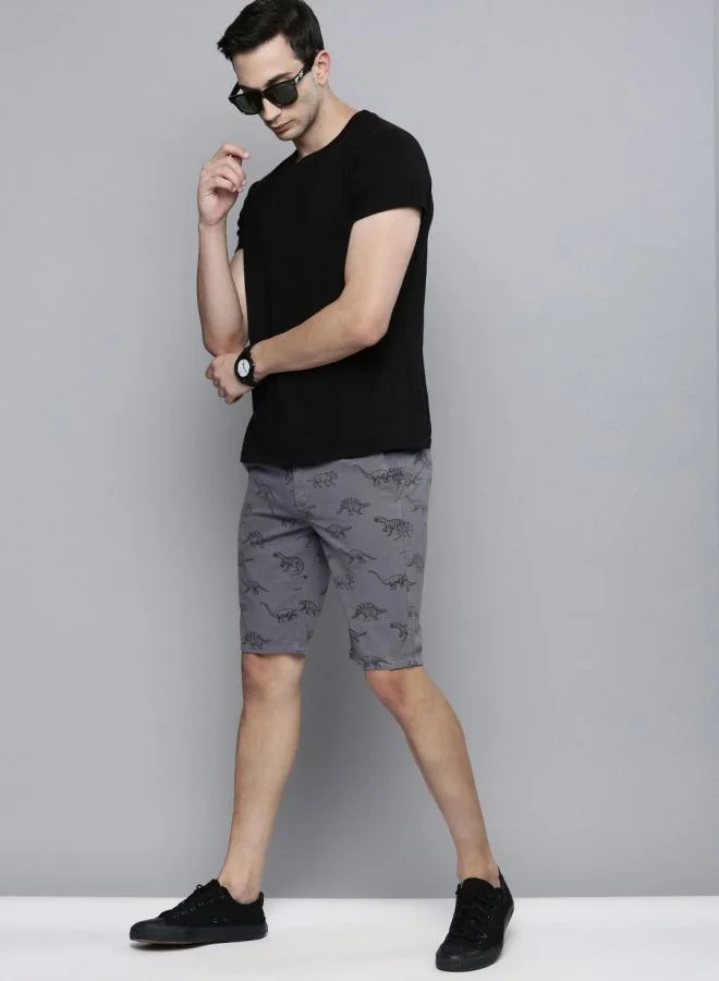 ذا انديان كراج كو Men Slim Fit Solid Mid-Rise Chino Shorts