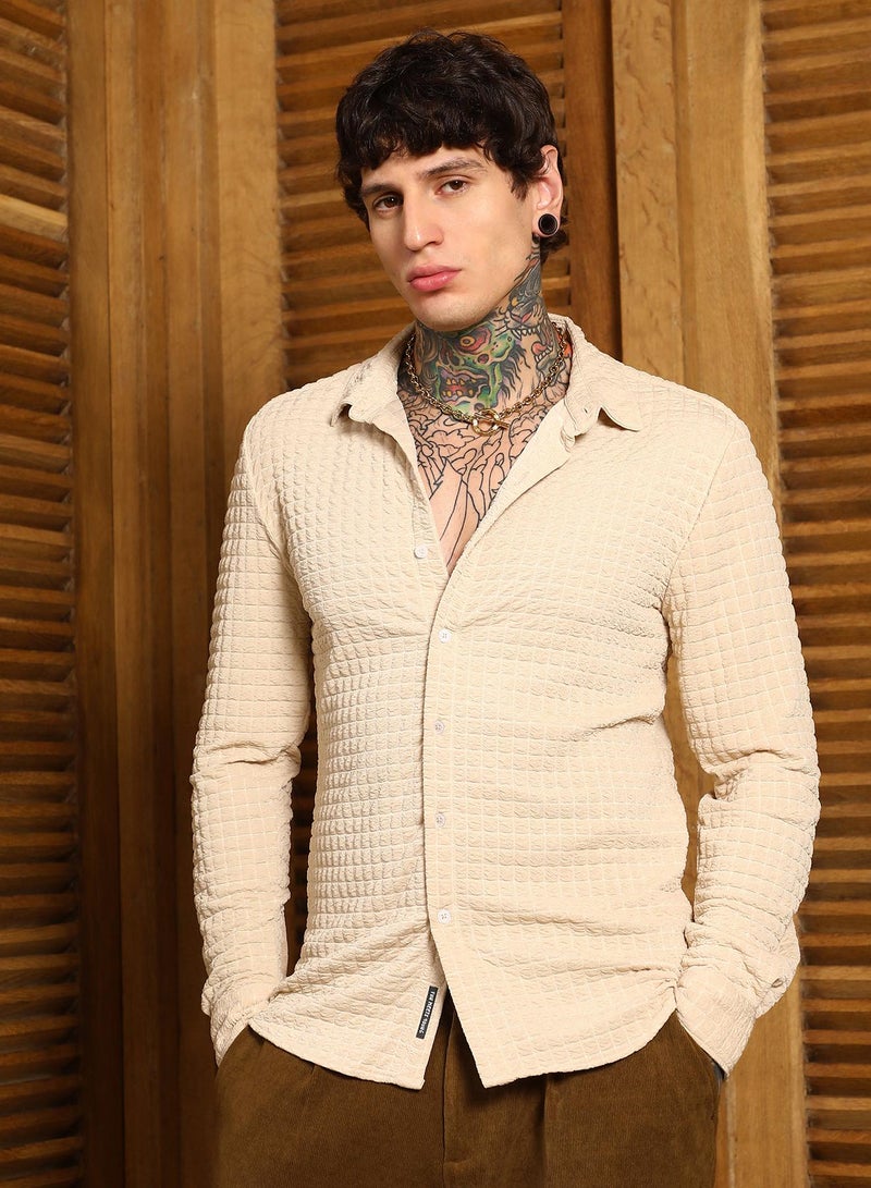 Campus Sutra Men's Ecru Beige Cube-Textured Shirt For Casual Wear | Spread Collar | Long Cuffed Sleeves | Button Closure | Shirt Crafted With Comfort Fit For Everyday Wear - Image 2