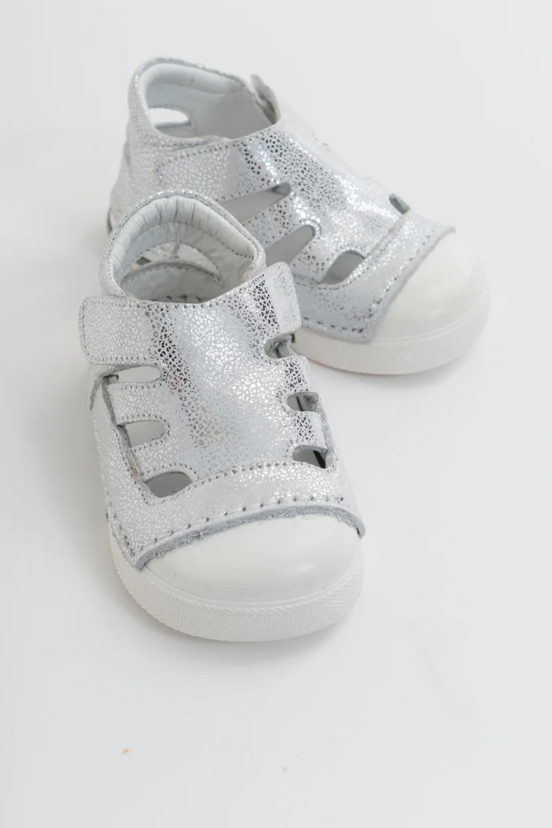 ام ان بي سي Unisex Children's Silver Leather Anatomically Supported First Step Shoes