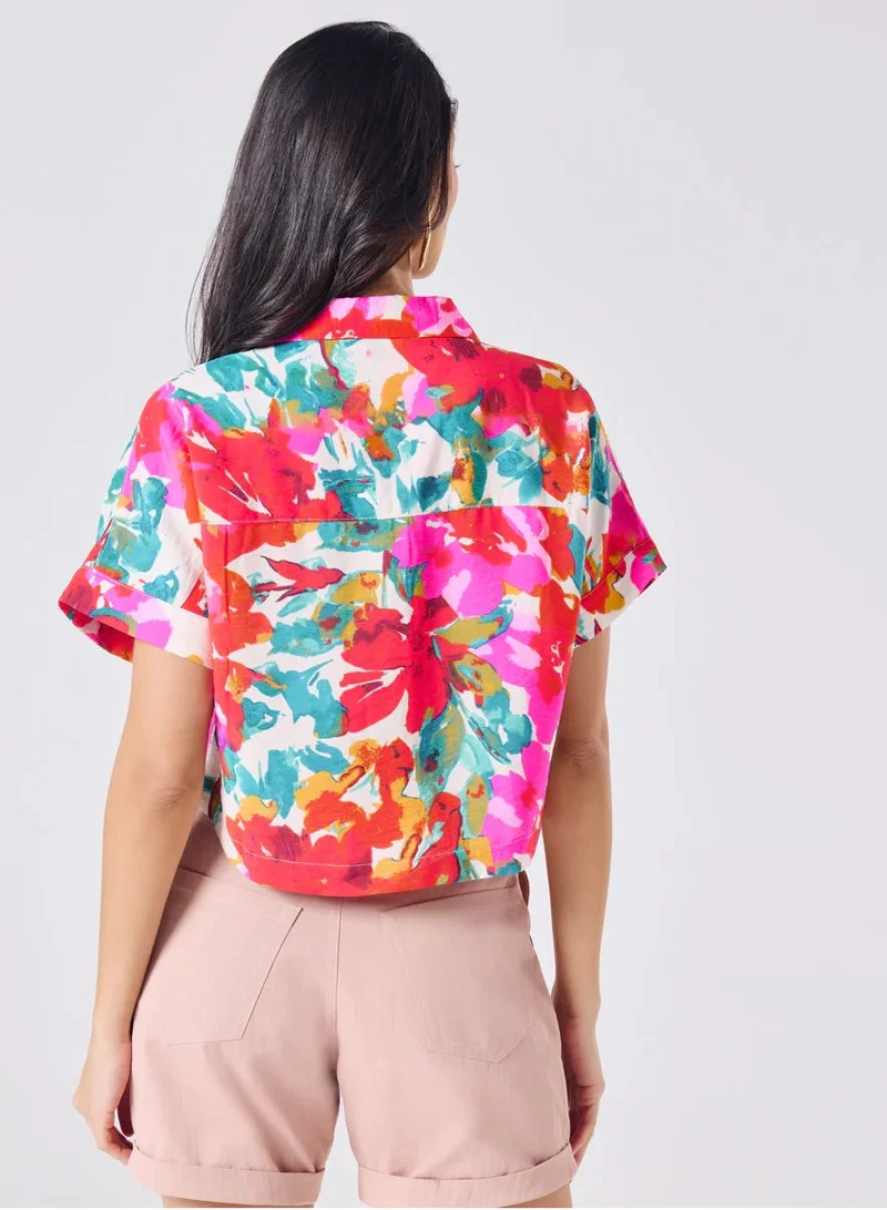 Zigzag Crop Printed Shirt With A Classic Collar