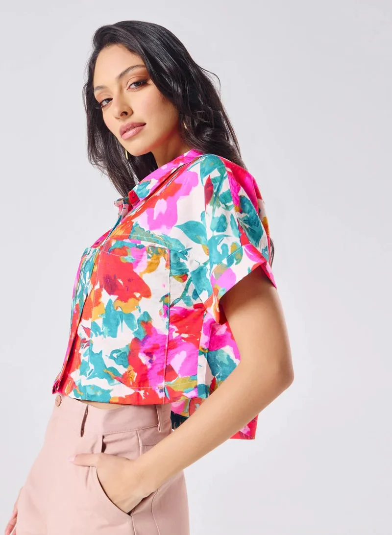 Zigzag Crop Printed Shirt With A Classic Collar