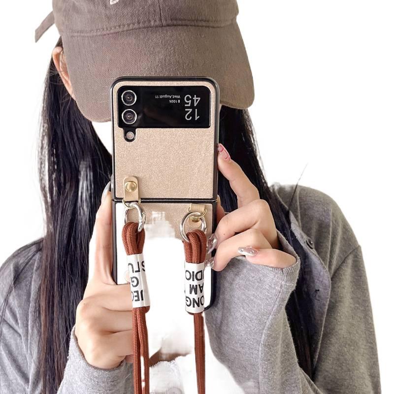 غطاء واقي بملمس جلد لـ Samsung Galaxy Z Fold 5 باللون Gold مع حزام كتف متقاطع وغطاء قابل للطي مع مقاوم للصدمات مع حماية من السقوط للرحلات اليومية لترتيب الأغراض خفيف الحمل - Image 2