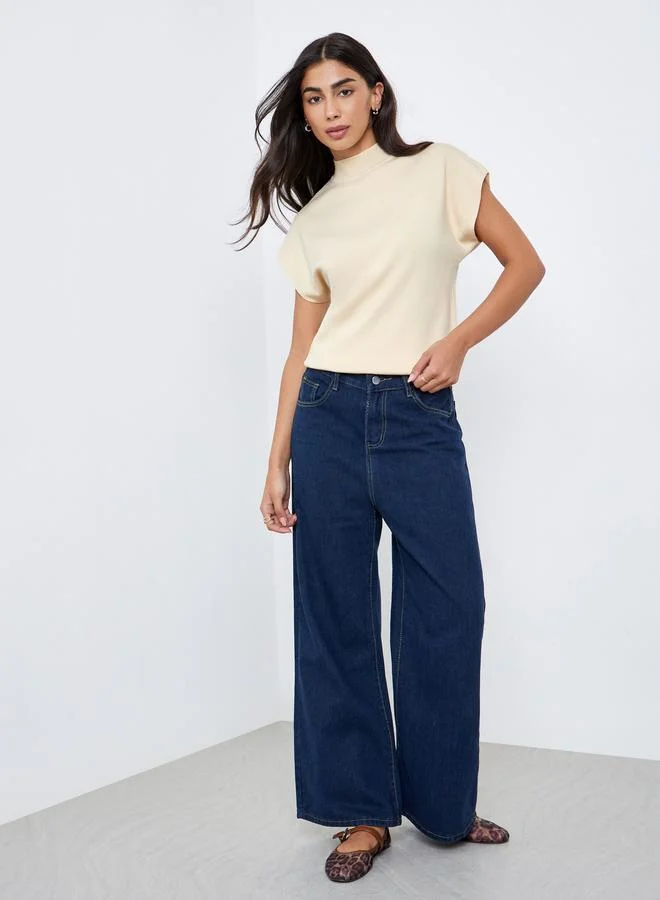 ستايلي بلوزة محبوكة بأكمام قصيرة