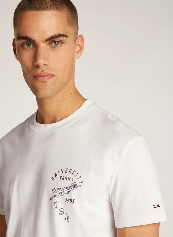 TOMMY JEANS Graphic Logo Crew Neck T-Shirt