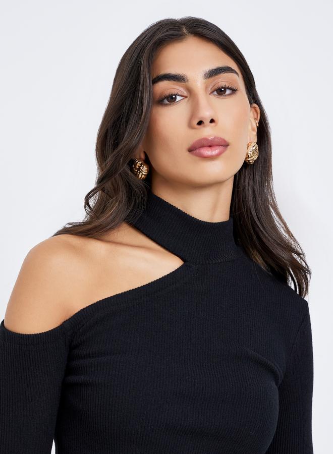 ستايلي بلوزة محبوكة بتفاصيل كتف واحد - Image 3