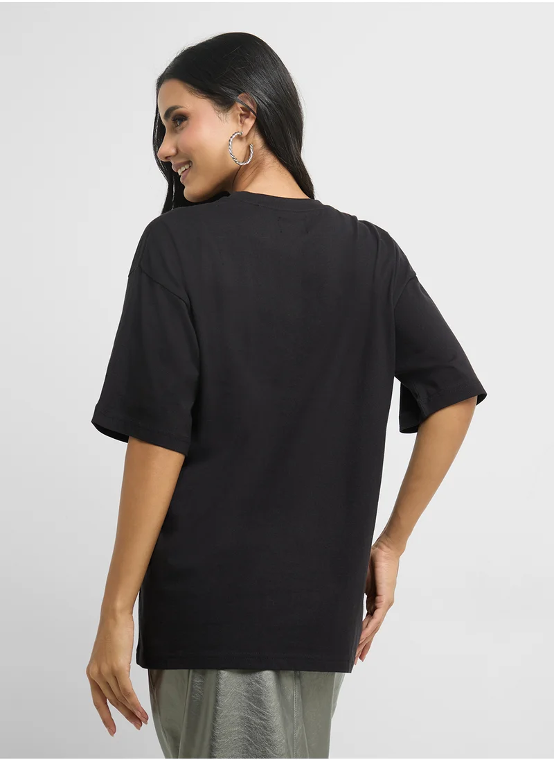 جينجر Oversize Varsity Graphic T-Shirt