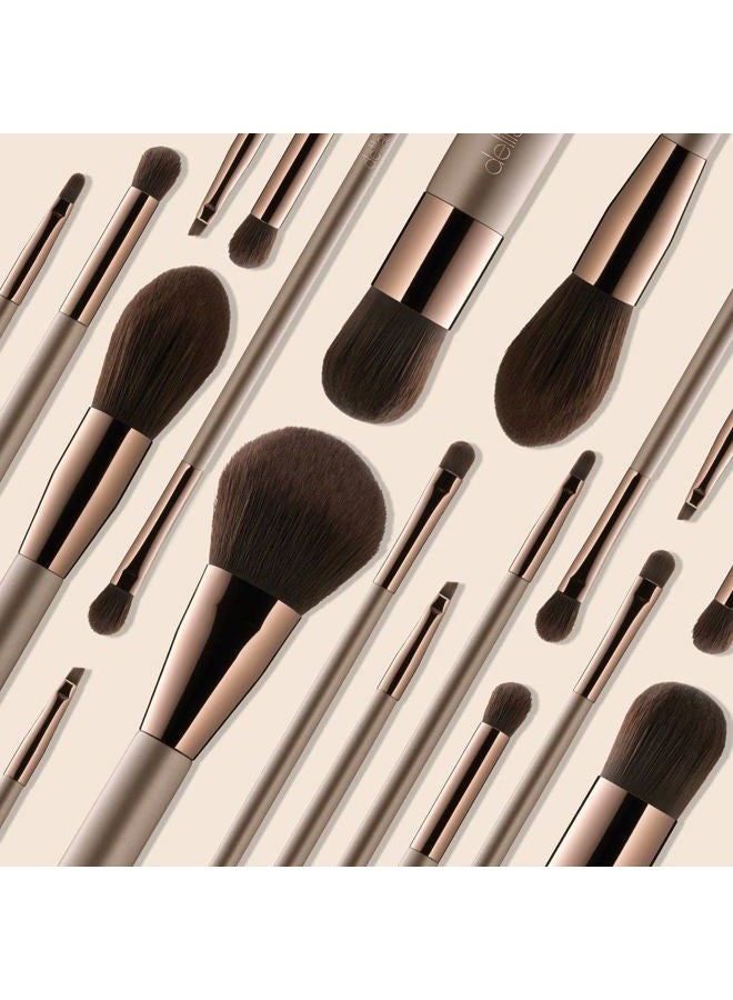 delilah Eye Definer Precision Brush - Image 5