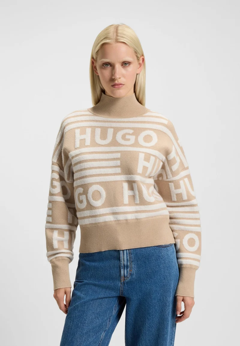 هوجو كنزة كبيرة بياقة وهمية ونقش شعار