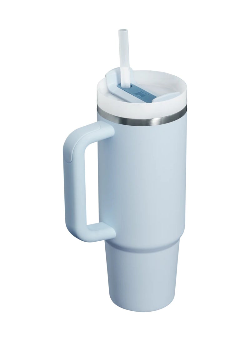 ستانلي كوب Quencher H2.0 بمقبض وقشة، سعة 40 أونصة، حامل أكواب Flowstate بثلاثة أوضاع، متوافق مع السفر، كوب معزول من الفولاذ المقاوم للصدأ، خالٍ من مادة BPA، كوب Stanley معزول بالفراغ مع غطاء وقشة للماء والشاي المثلج أو القهوة والعصائر والمزيد، أزرق  - Image 2