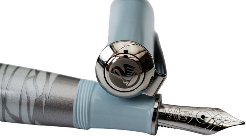 بيليكان Pelikan Limited Edition Eternal Ice M640 Fine Point Fountain Pen - Image 4