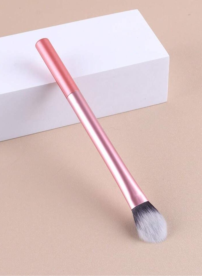 Powder Brush precisely distributes makeup on the cheekbones for a soft definition. And attractive - Image 4