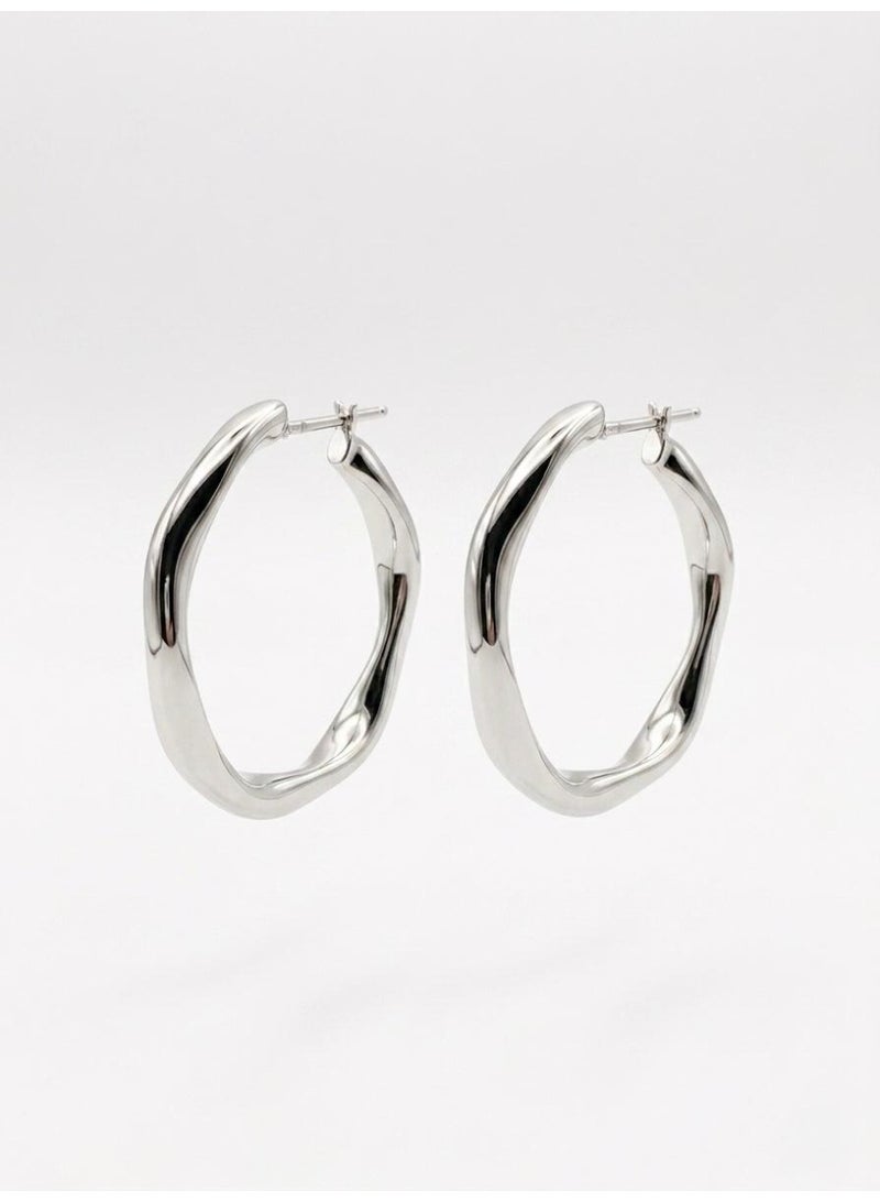 The Intermix Gems 18 Karat 750 Purity White Gold, Minimalist Wavy Hoop Earrings - Image 1