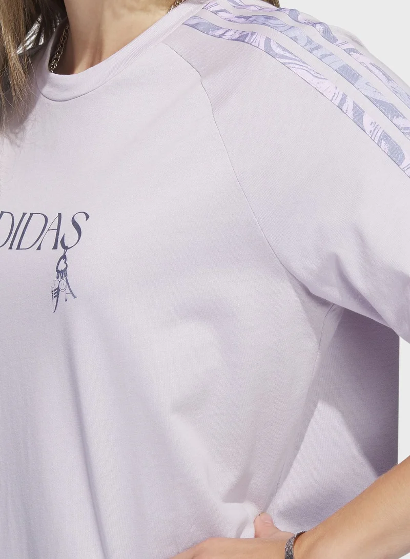 adidas فستان بنمط تيشيرت