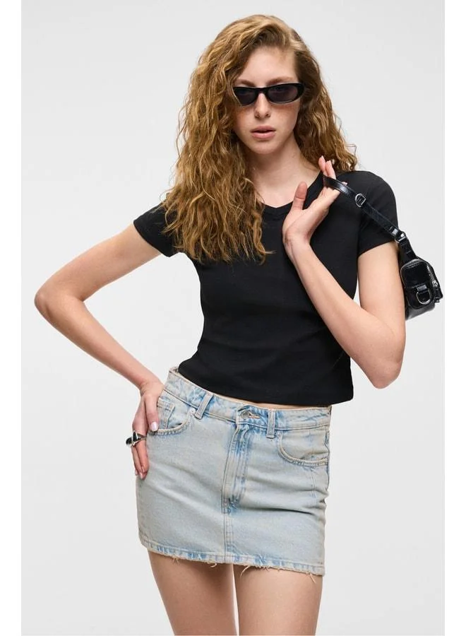 Ethiquet MASROUTI Women's Slim Short V-Neck Short Sleeve Black T-Shirt.