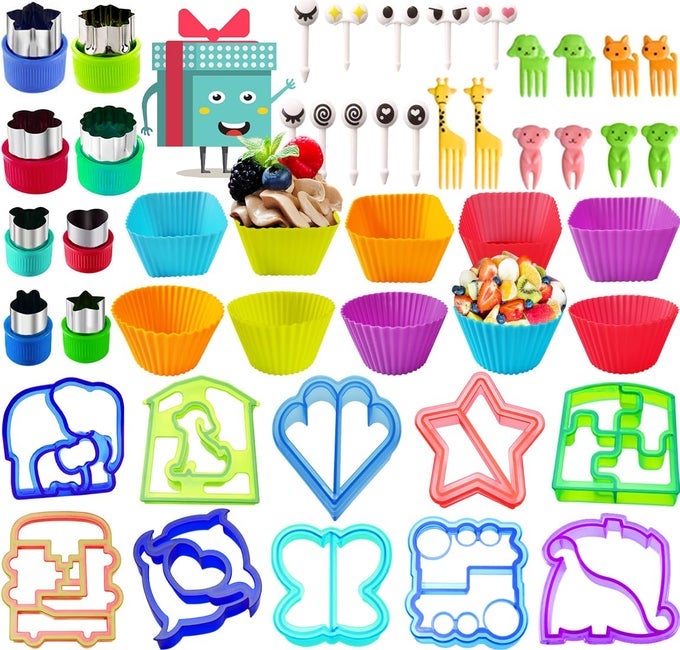 SANDWICH CUTTERS FOR KIDS BREAD VEGETABLE FRUIT COOKIE CUTTER BENTO BOX COMPLETE SUPPLIES AND ACCESSORIES AND UNCRUSTABLE SEALER FOR BOYS AND GIRLS KIDS LUNCH